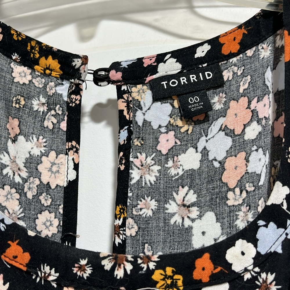 Floral High-low Dress - Picture 3 of 6